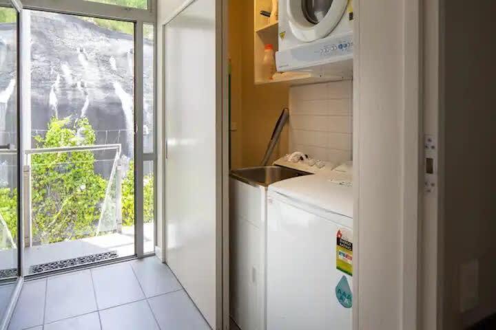 Stunning 1 Bedroom Studio Apartment Куийнстаун Екстериор снимка