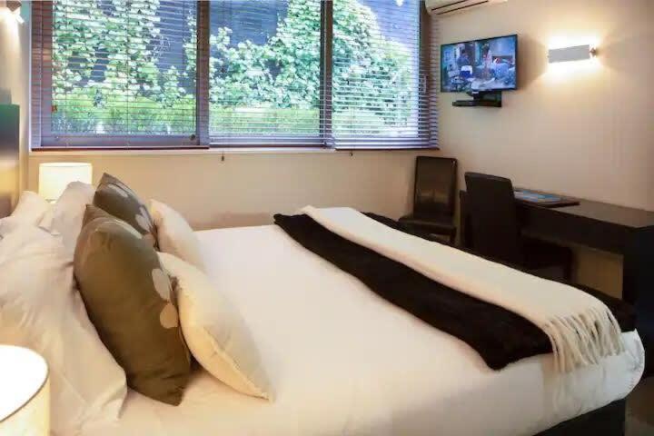 Stunning 1 Bedroom Studio Apartment Куийнстаун Екстериор снимка