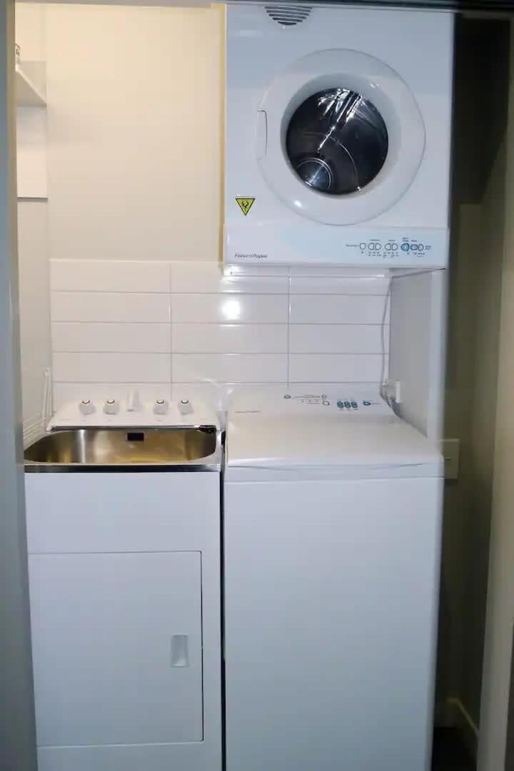 Stunning 1 Bedroom Studio Apartment Куийнстаун Екстериор снимка