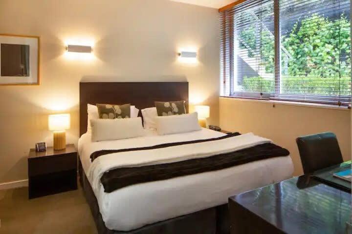 Stunning 1 Bedroom Studio Apartment Куийнстаун Екстериор снимка