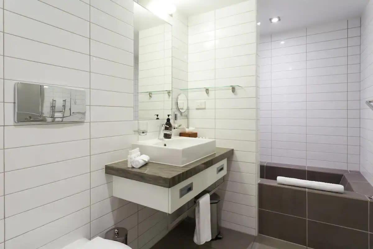 Stunning 1 Bedroom Studio Apartment Куийнстаун Екстериор снимка